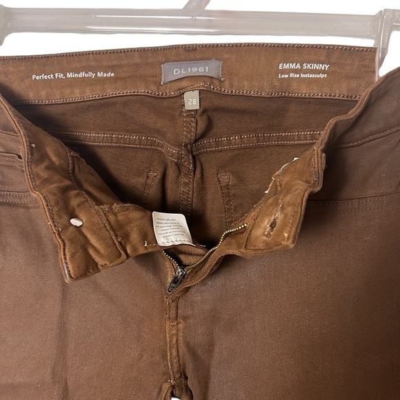 DL1961 jeans ,women’s EMMA SKINNY low rise instasculpt  coated , brown ,size 28 - Picture 5 of 13